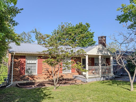 3rd image of 411 Lancelot Ln
