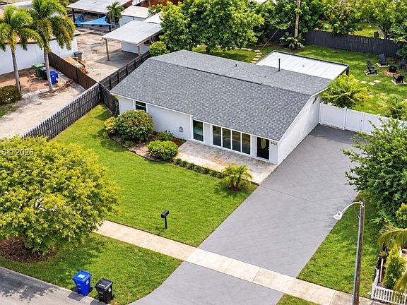 3rd image of 3632 SW 17th St