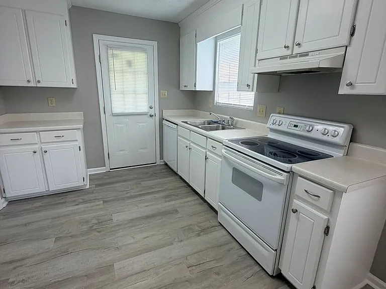 103 Middle St — Photo 7
