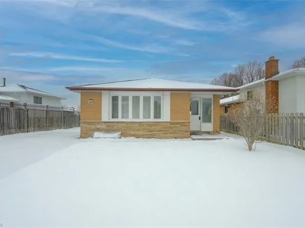 110 Hazelglen Dr, Kitchener, ON N2M 2E5