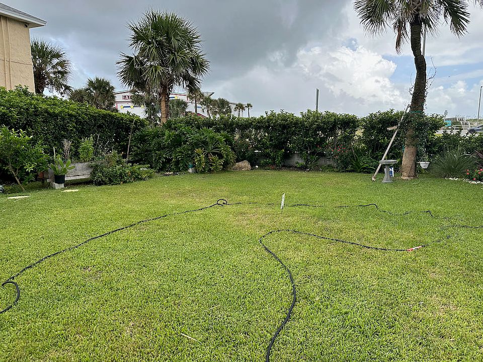 Large yard one block off the beach.