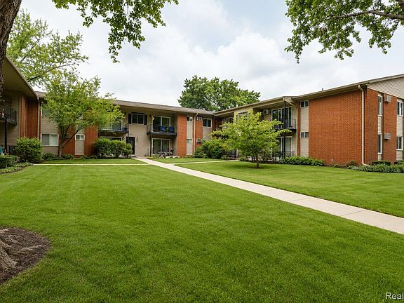 3rd image of 4009 Benjamin Ave