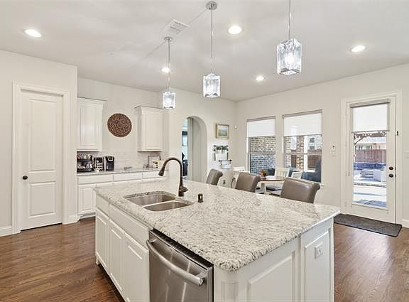 5th image of 931 Greenbriar Ln