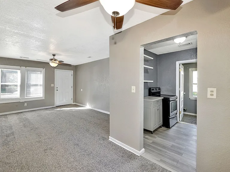 330 N Gordon Ave — Photo 11