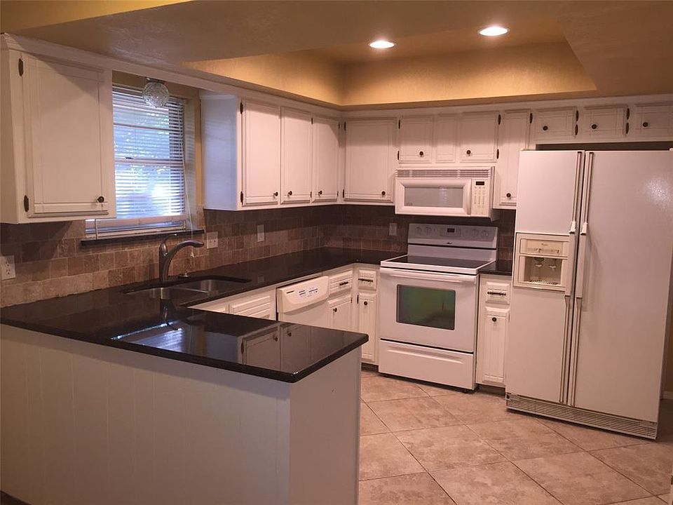 2nd image of 1800 Pine Oak Dr