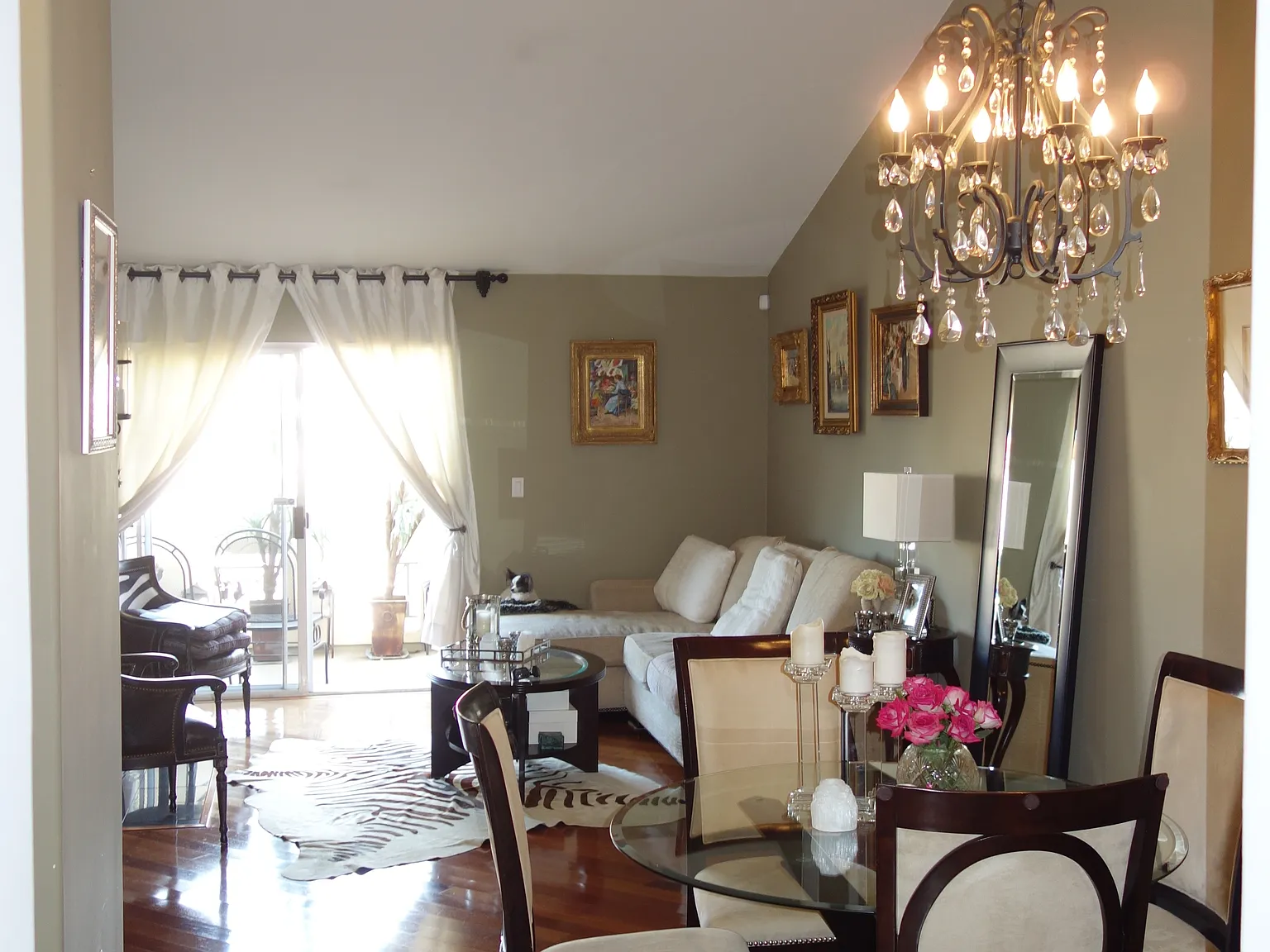 3 bed, 1279 sqft, $3,950 — Photo 2