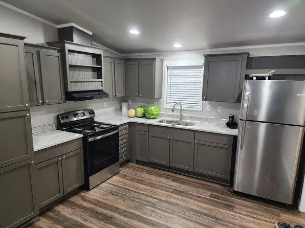 640 Houston St, Pleasanton, TX 78064