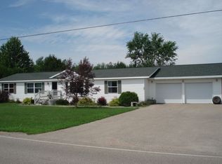 211 Main St, Gresham, WI 54128