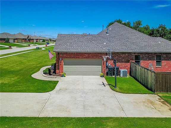 4th image of 4500 Mackenzie Dr