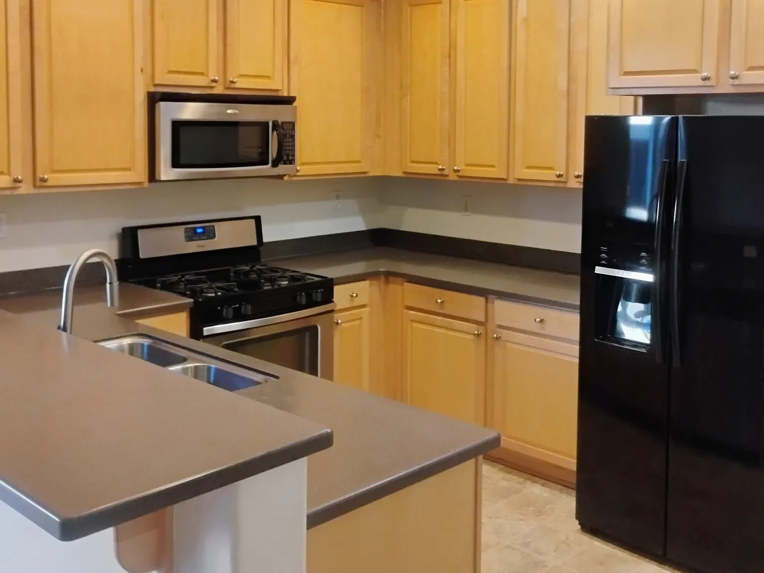 3 bed, 2.5 bath, 1708 sqft, $2,650 — Photo 4