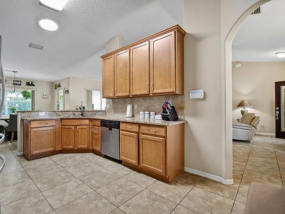 2nd image of 203 Frontier Dr