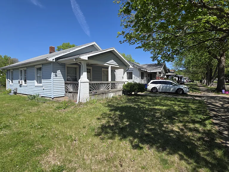 1260 E Johns Ave — Photo 2