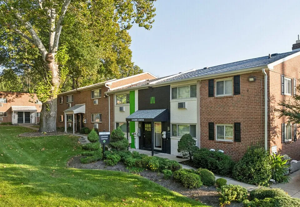Laurel Manor Apartments