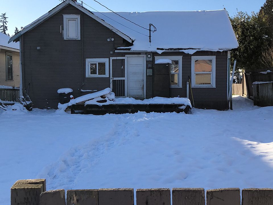 2nd image of 2207 Cedar St
