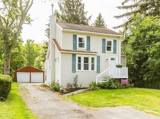225 River Meadow Dr, Rochester, NY 14623