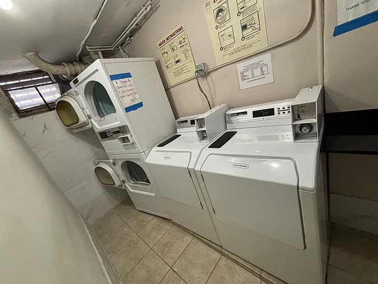 24/7 COIN OPERATED LAUNDRY ROOM
