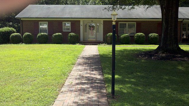 1st image of 813 Forest Hill Dr