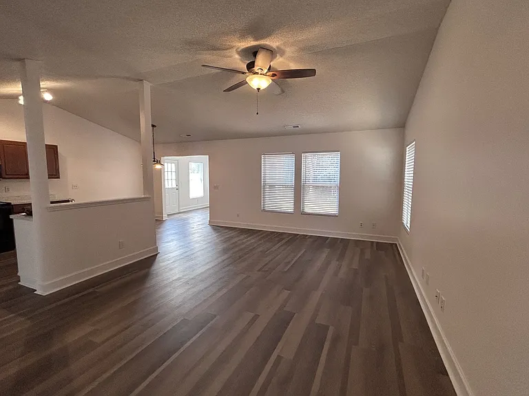 218 Bellegrove Dr — Photo 4