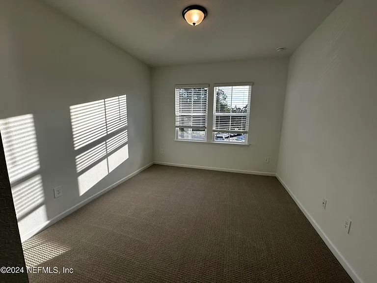 545 Brandon Lakes Dr — Photo 31