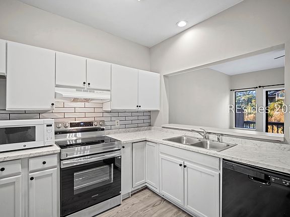 2nd image of 5 Gumtree Rd APT I19