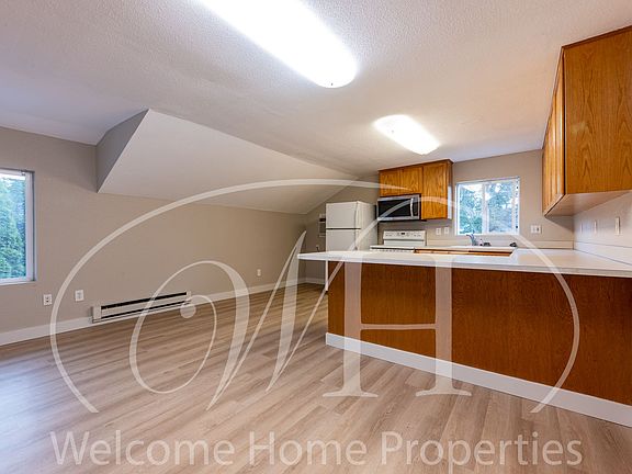 4th image of 115 SE 3rd St APT C