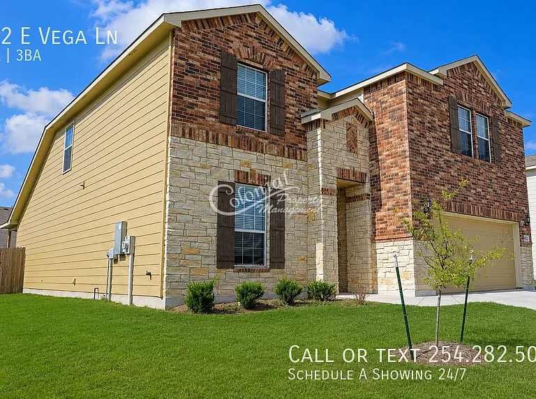 402 E Vega Ln — Photo 2