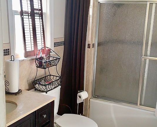 Upstairs full bath