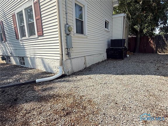 4th image of 202 Southworth St