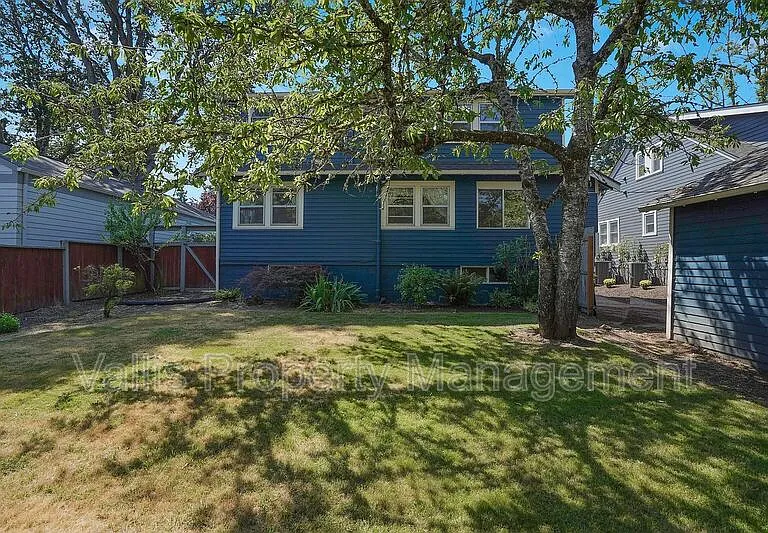 1760 Winter St SE — Photo 22