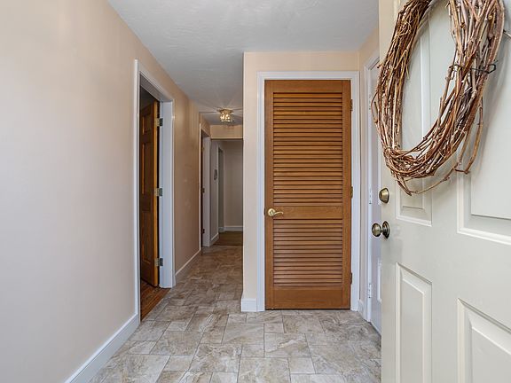 2nd image of 212 Ridgefield Cir #212B