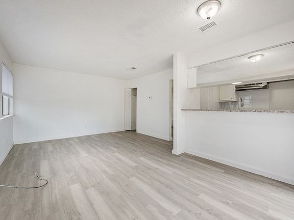 2nd image of 202 Northcrest Cir #D
