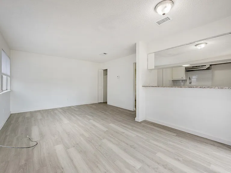 202 Northcrest Cir #D — Photo 5