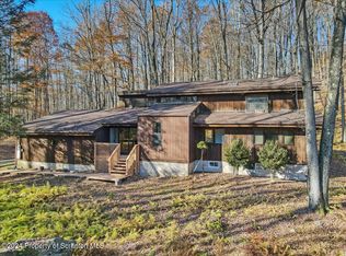 110 Plateau Dr, Greentown, PA 18426