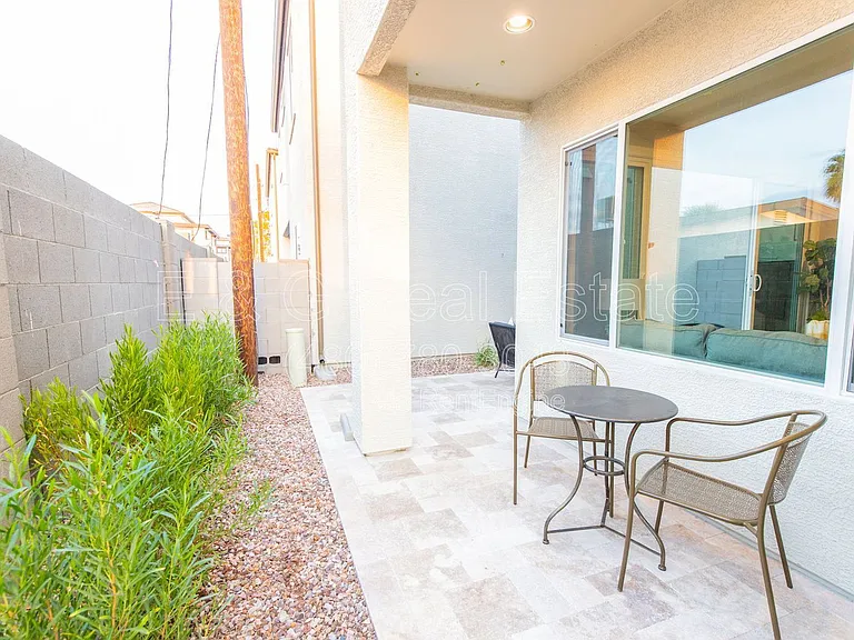 3705 E Flower St — Photo 15