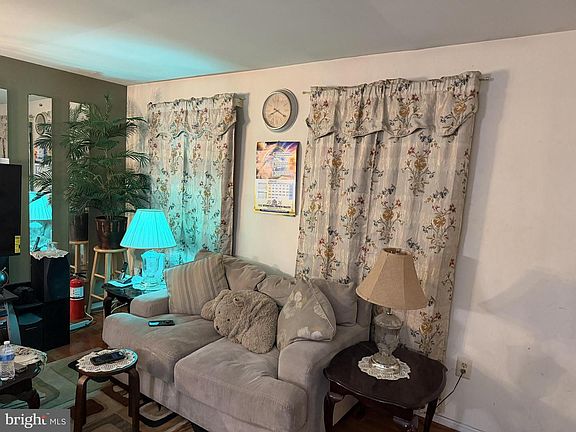 4th image of 308 Willow Hill Pl