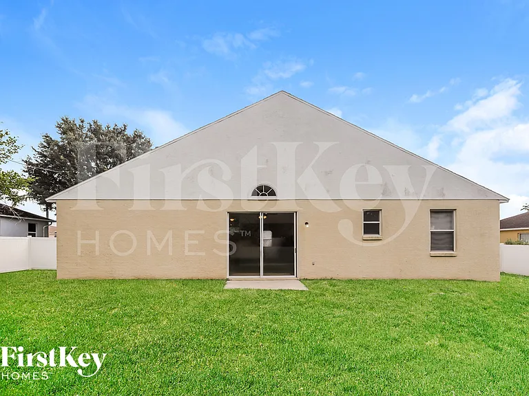2751 Berkford Cir — Photo 14