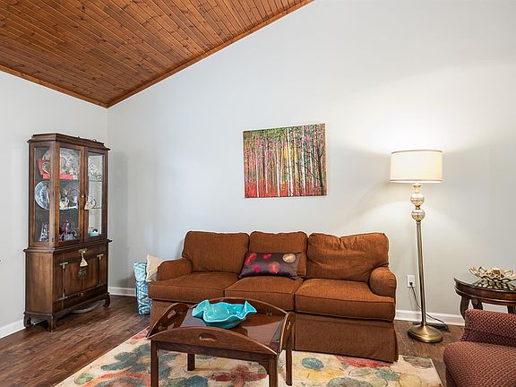 5th image of 1388 Hartland Woods Way