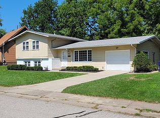 228 E Holiday Dr, Decatur, IL 62526