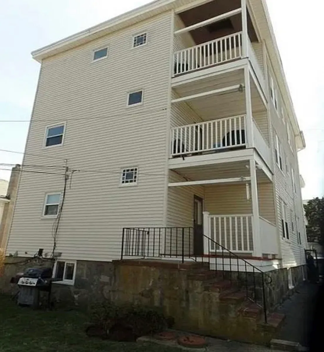 Building Photo - 36 Seymour St #1