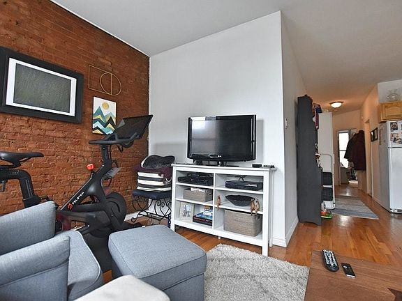 5th image of 171 Sackett St APT 2