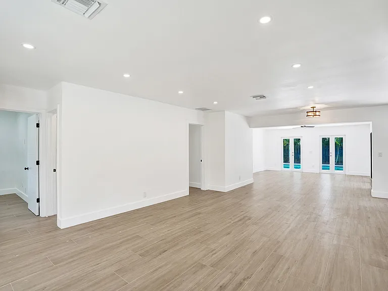 1250 SW 4th St — Photo 8