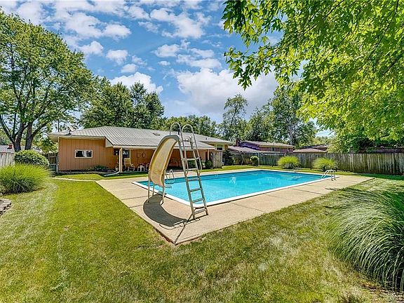 5th image of 809 Brookwood Dr