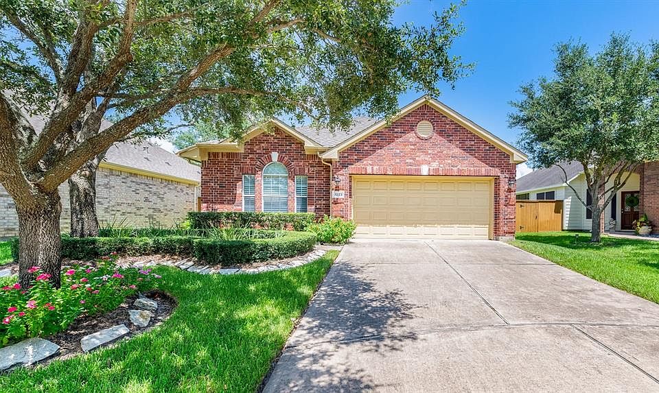 2 car garage 1 story home