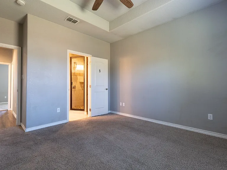 120 Navarro Xing — Photo 17