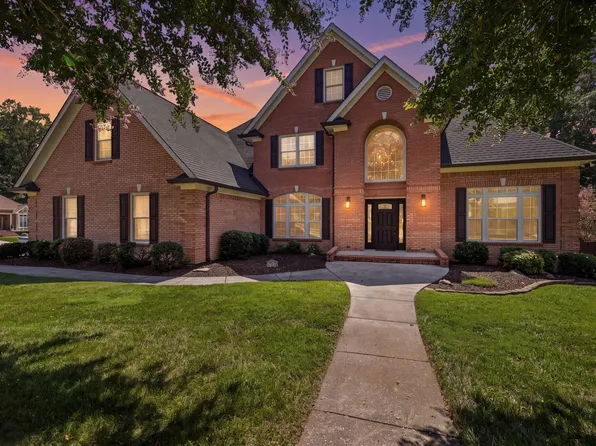 1098 Harbor Point Dr, Soddy Daisy, TN 37379