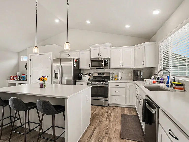 14703 S 19th St — Photo 3