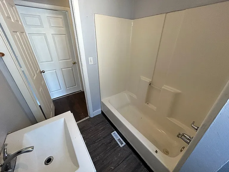 640 W 13th St — Photo 50
