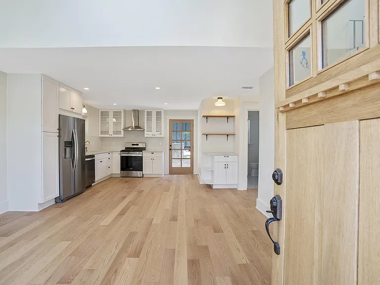 5634 Raber St — Photo 2