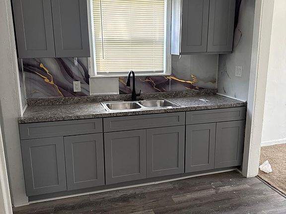 2nd image of 9990 Artesian St