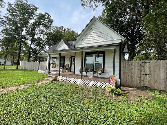 2nd image of 200 S Austin St